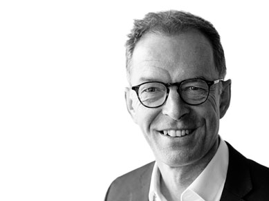 A picture of Daniel Leupi giving an interview