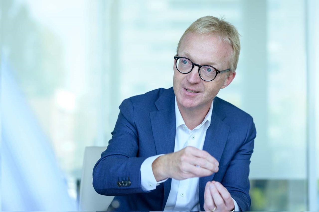 Picture of Bernard Perritaz when he is in a discussion