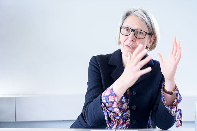 Graph showing Vera Kupper in a discussion